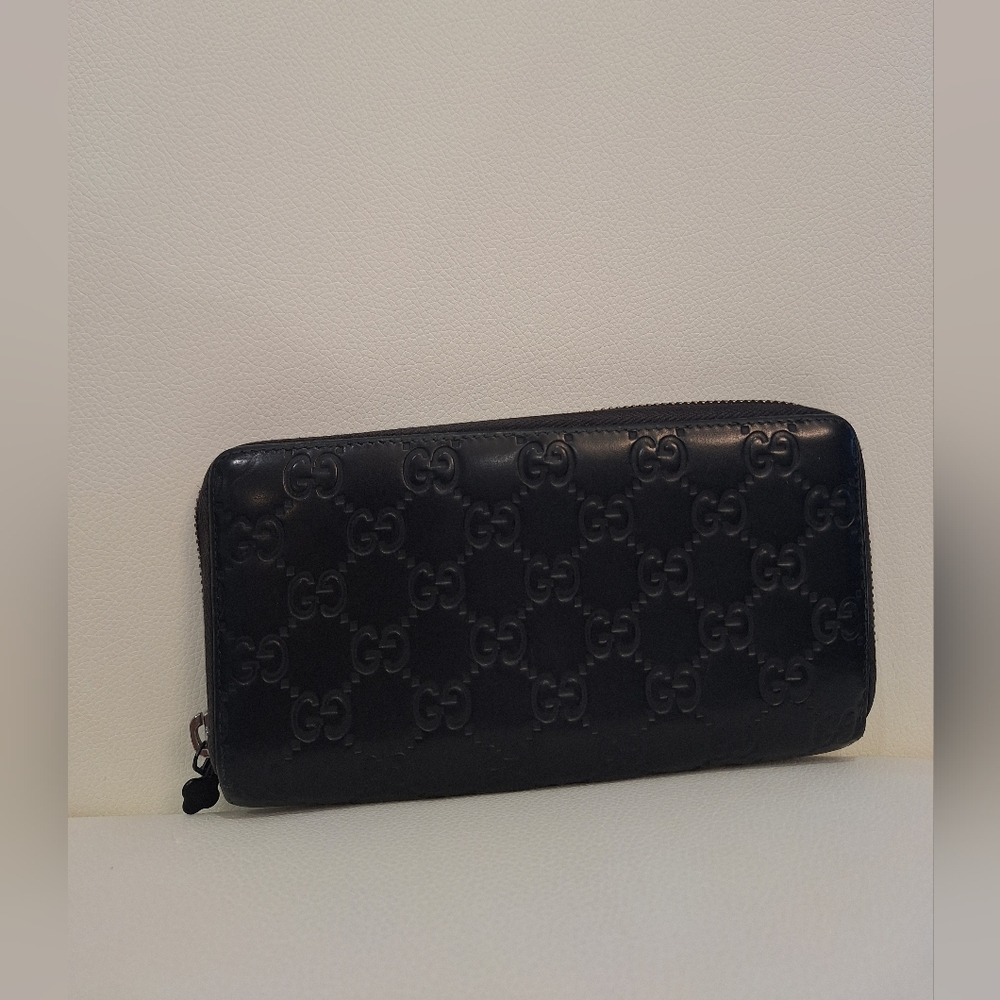 Rehab EUC Gucci Black Guccissima Embossed Leather Zip Around Wallet